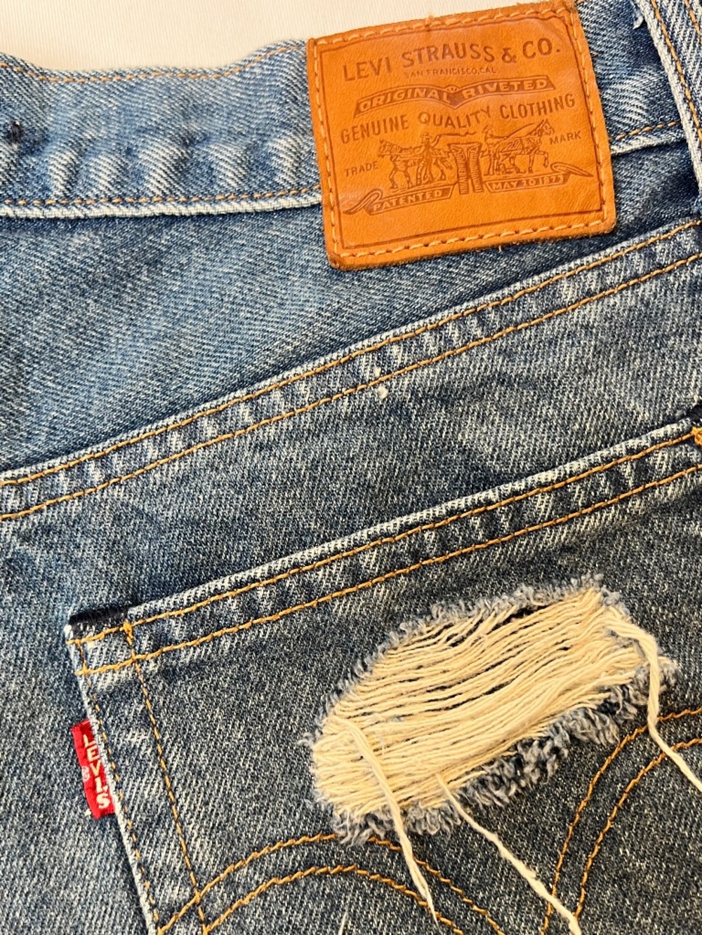 *FIRM PRICE* Levi’s Wedgie High Rise Distressed Raw Hem Jean Shorts - Picture 15 of 15